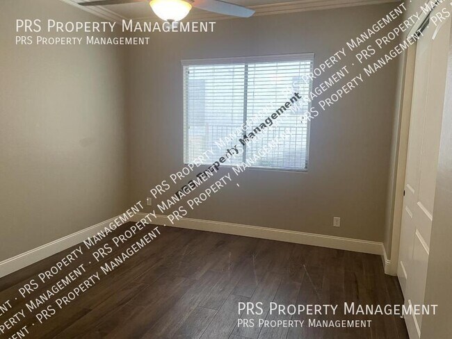 Building Photo - 4626 E Blue Spruce Ln