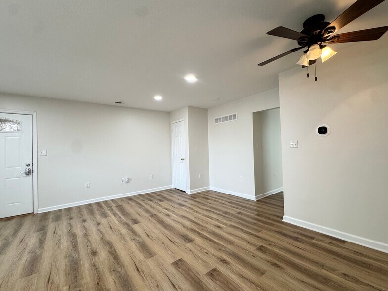 Building Photo - 517 Gillis St