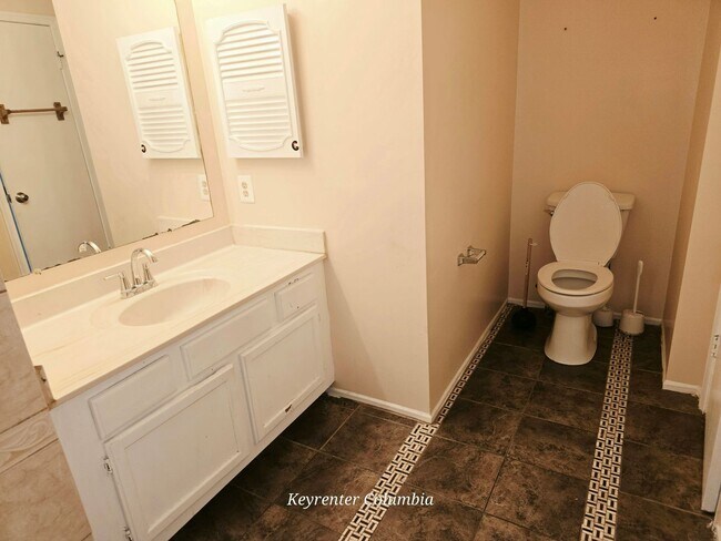 Building Photo - Beautiful 3BR Townhome in Burtonsville | Garage, Deck & Community Amenities