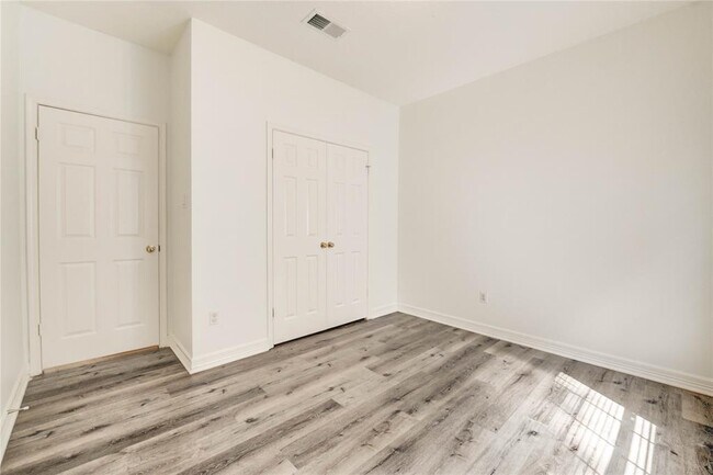 Building Photo - 8803 Memorial Creek Dr