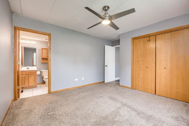 Building Photo - 9529 Minnick Ave