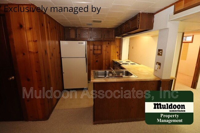 Building Photo - 215 Kenwood Dr