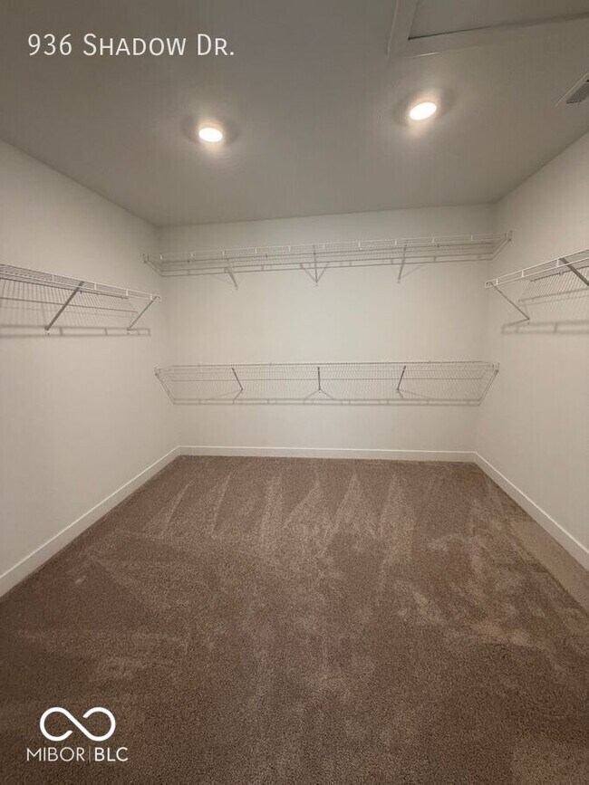 Building Photo - 936 Shadow Dr