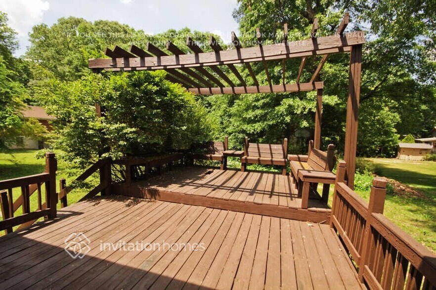 Building Photo - 6323 Temple St