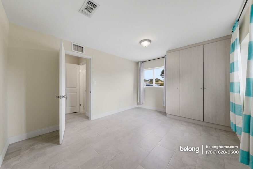 Building Photo - 2631 NW 47th Ave