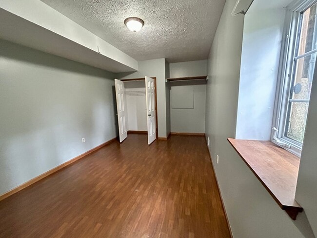 Building Photo - Beautiful 3 level home on a quiet cul-de-sac in Greenbrier Knolls--AVAILABLE NOW!!!!