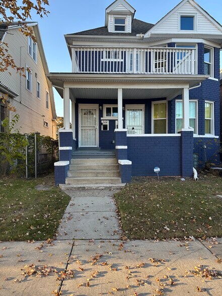 Front of House - 349 Westminster St