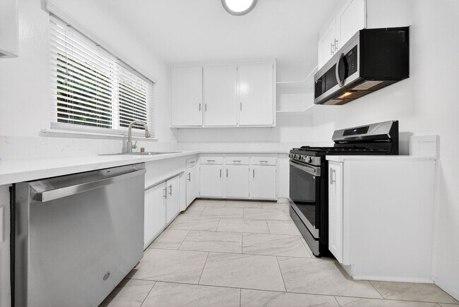 Building Photo - 2469 S. Robertson Blvd