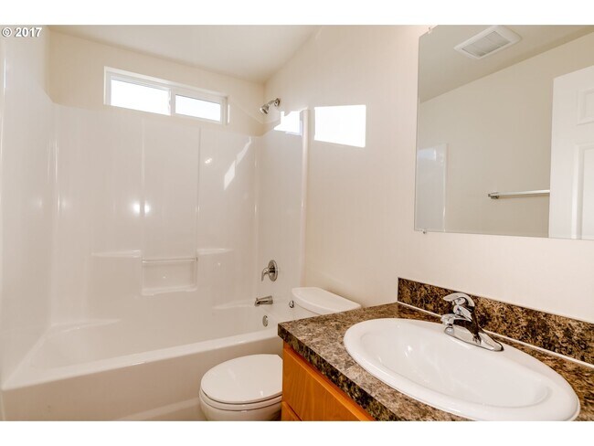 Building Photo - 1760 W 18th Ave