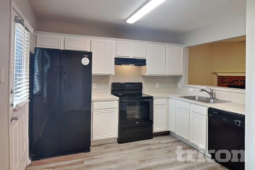 Building Photo - 1320 Cleardale Dr