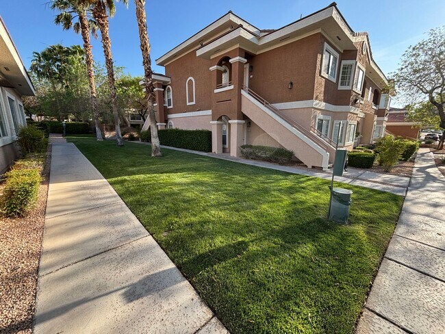 Building Photo - Beautiful 2Bed/2Bath Condo located in the ...
