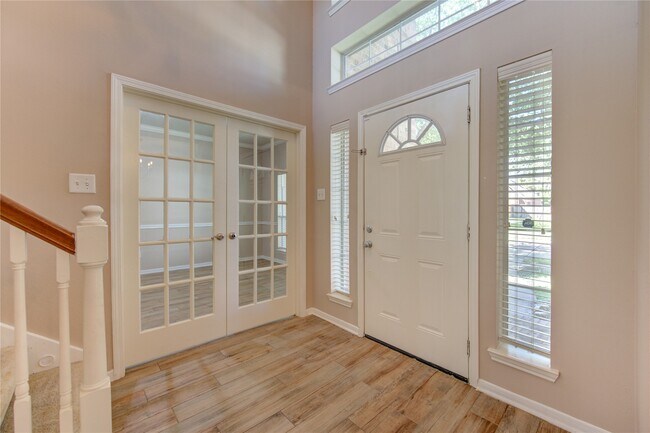 Building Photo - 7323 Sunset Bend Ln