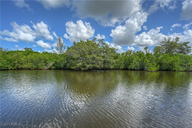 Building Photo - 2201 Longboat Dr