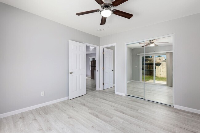 Building Photo - 1041 S Orange St