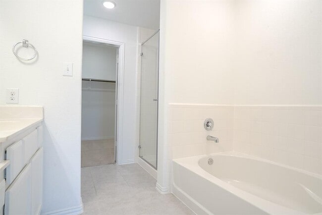 Building Photo - 16114 Sommerall Creek Ln