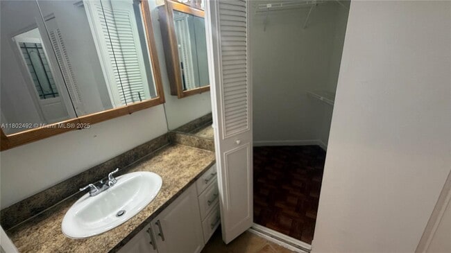 Building Photo - 10583 La Placida Dr