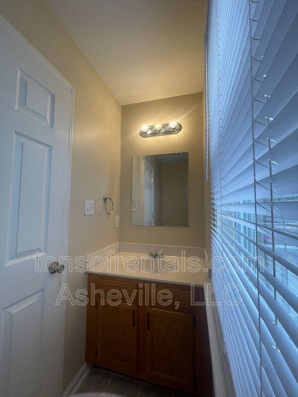 Building Photo - 16-A Evergreen Ave