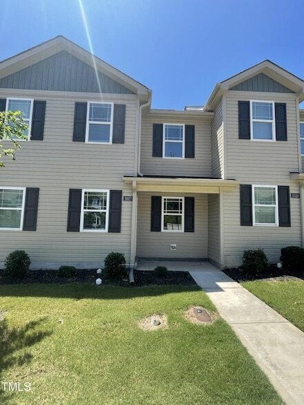 Building Photo - 2027 Wiggins Village Dr