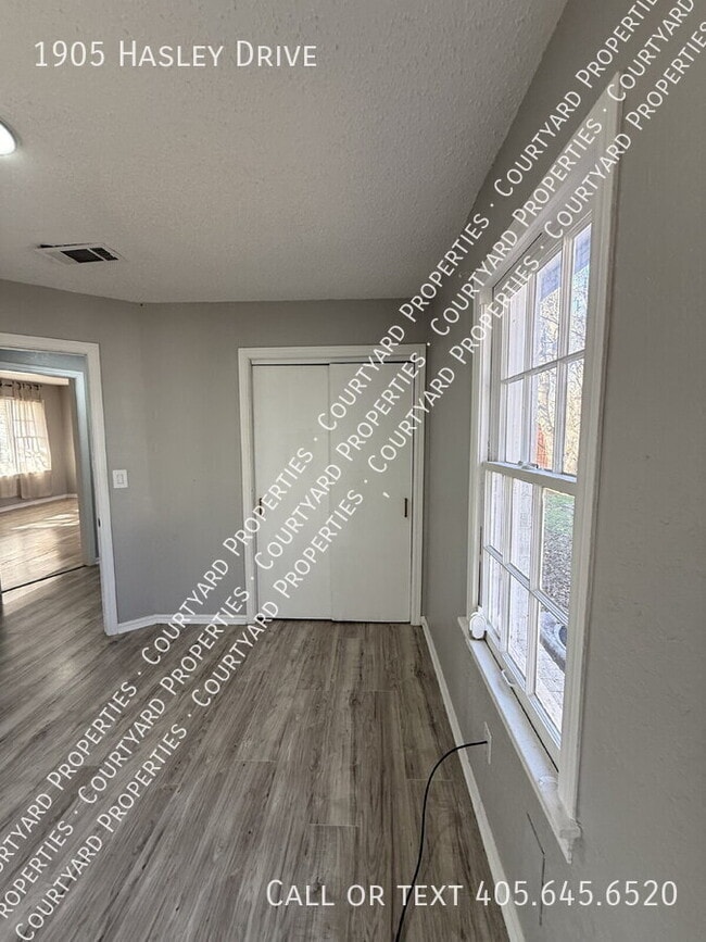 Building Photo - 1905 Hasley Dr