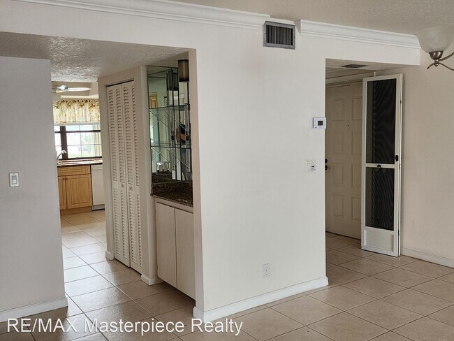 Building Photo - 2 br, 2 bath House - 3100 SE Pruitt Rd # E...