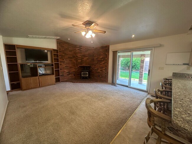 Building Photo - Charming Ranch Farmhouse in St. George – Spacious & Serene!