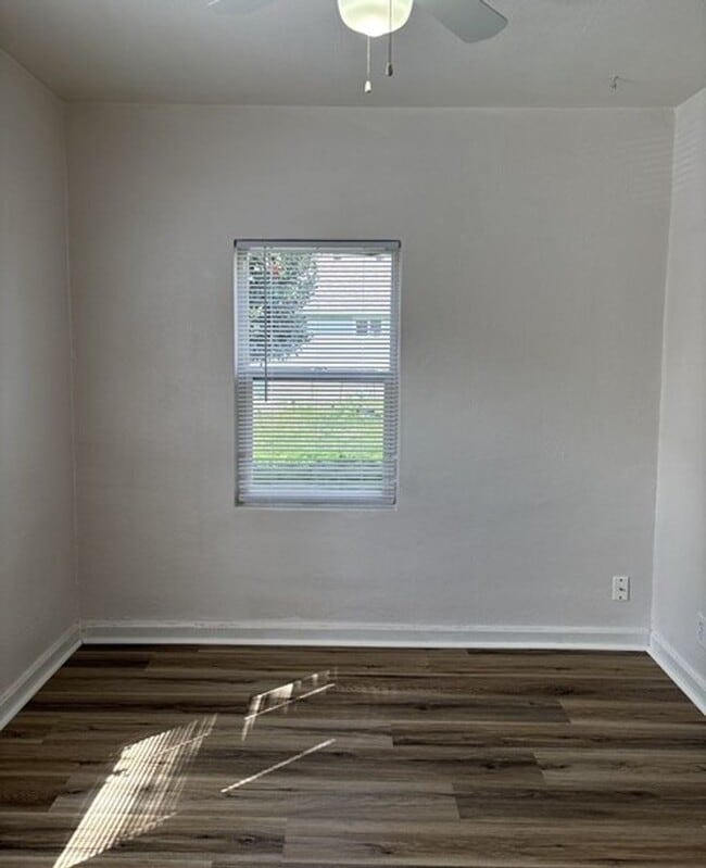 Building Photo - 2Bd/1Ba Single Story House - Available to View!