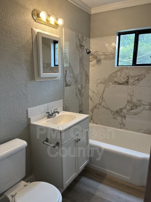 Building Photo - 2125 E Seminole St