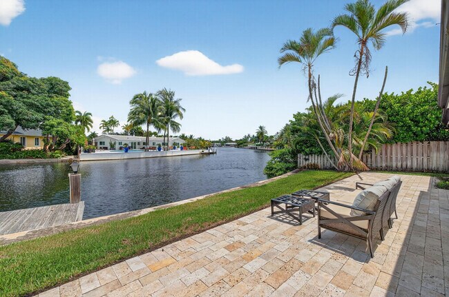 Building Photo - 1981 Coral Gardens Dr