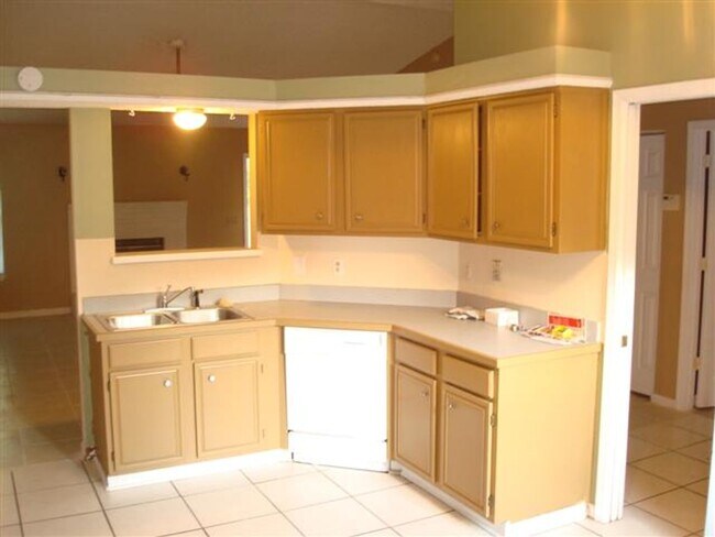 Building Photo - Southside Estates Beauty!  3 Bedrooms 2 Bathroom