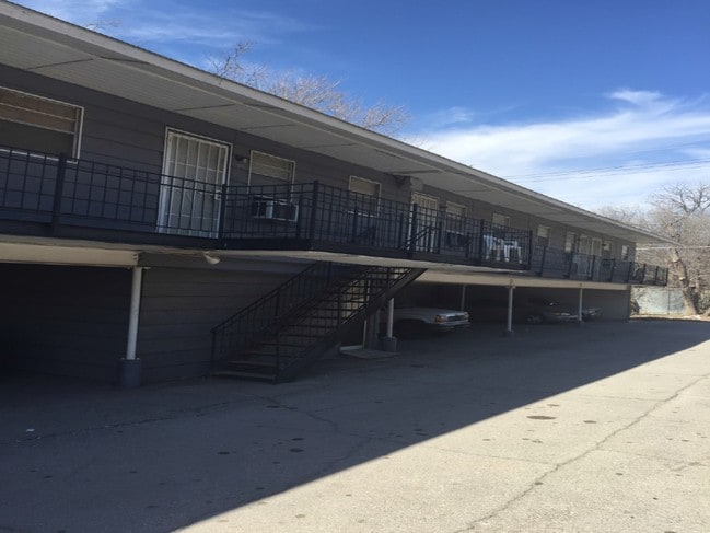 Building Photo - 1207 W Gore Blvd