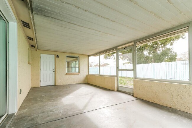 Building Photo - 10911 Piccadilly Rd