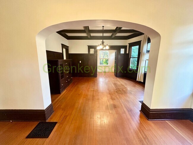 Building Photo - 4727 NE 10th Ave