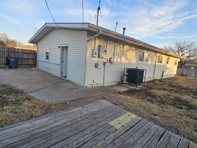 Building Photo - 1902 NW 39th St