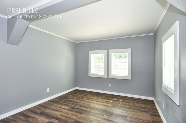 Building Photo - 1557 N Irvington Ave