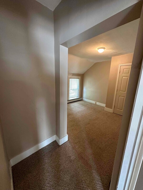 Building Photo - 38 Pine St