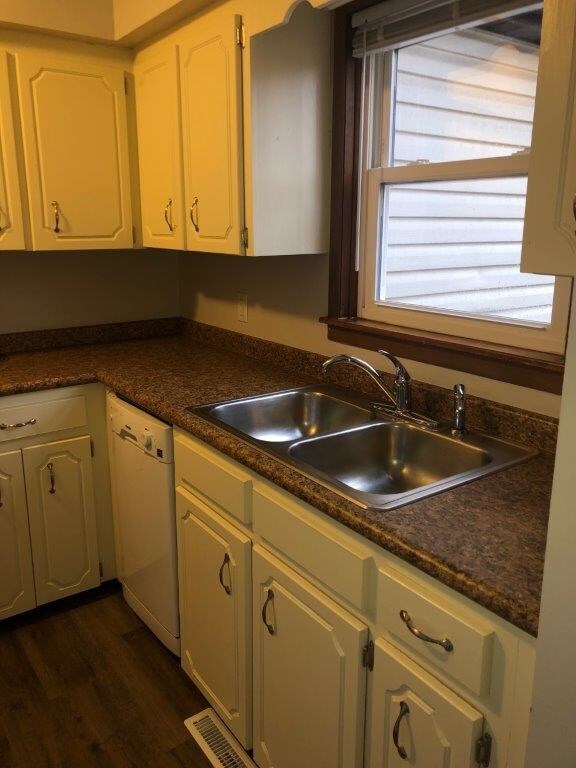 Building Photo - 201 Country Villa Ln