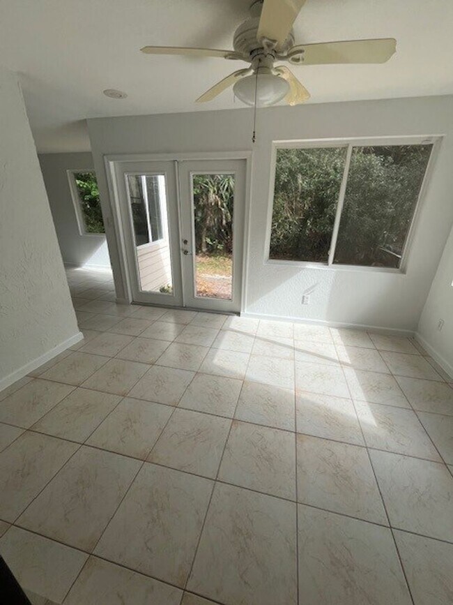 Building Photo - ***4 Bed 3.5 Bath in Tuscawilla!***