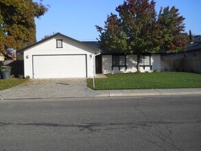 Building Photo - 3 bedroom 2 Bath