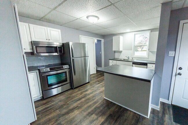 Kitchen - 820 N Washington Ave