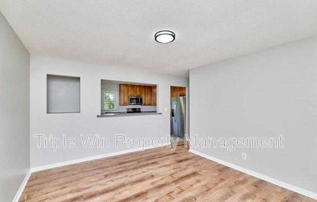 Building Photo - 10531 Fabick Dr