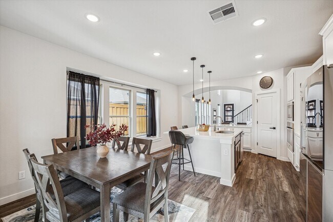 Building Photo - 7933 Spring Run Dr