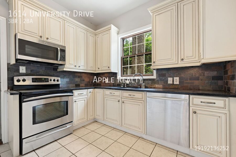 Building Photo - 1614 University Dr