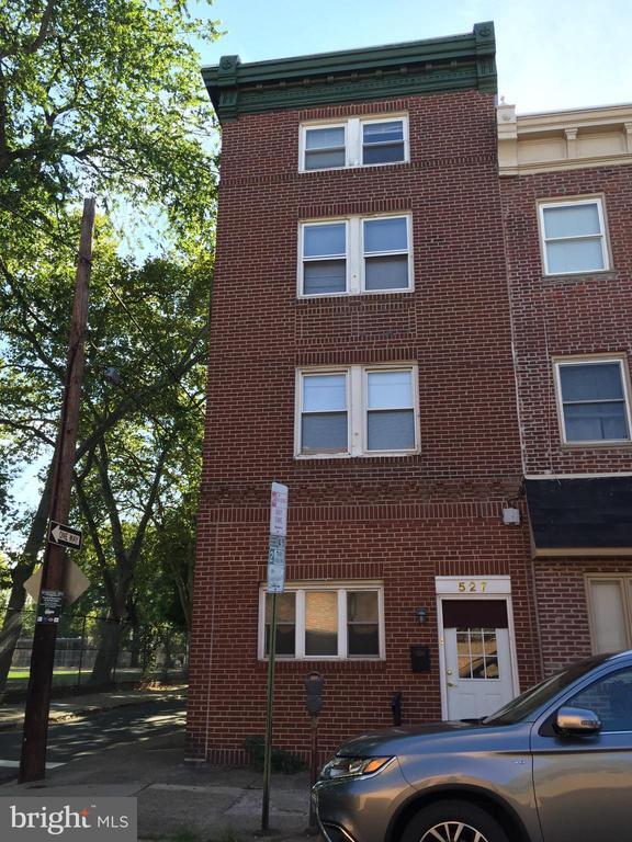 Building Photo - 527 S 7th St