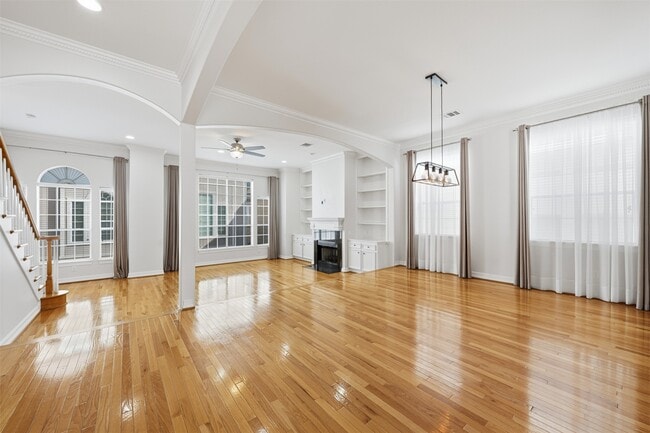 Building Photo - 5515 Crooms St