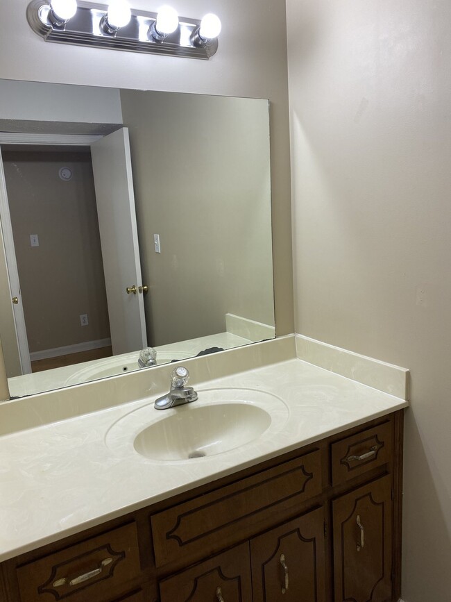 Building Photo - "Charming 2-Bedroom Apartment at 3854 A No...