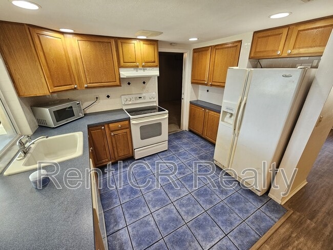 Building Photo - 4020 Pleasant Ridge Dr