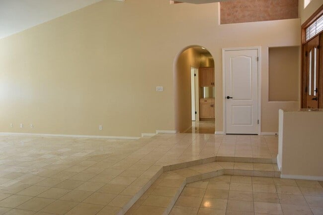 Building Photo - Gorgeous 4 bedroom single story home with ...