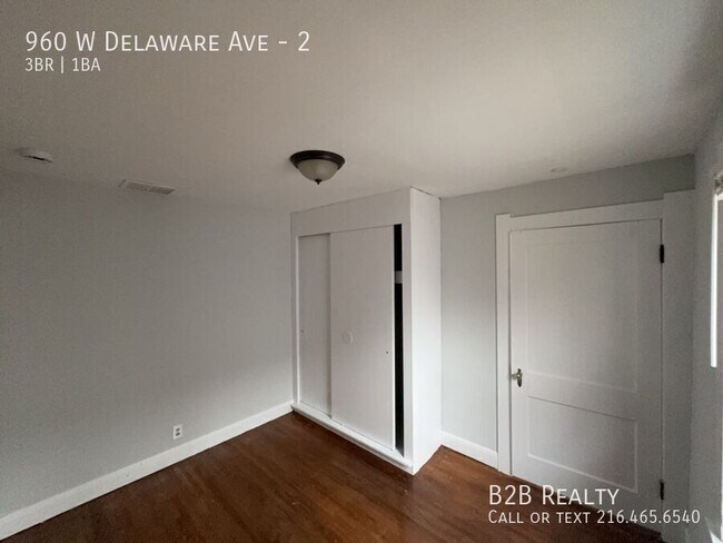 Building Photo - 960 W Delaware Ave