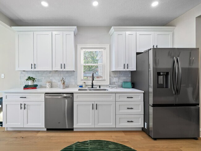 Building Photo - 18031 Larchwood Ave