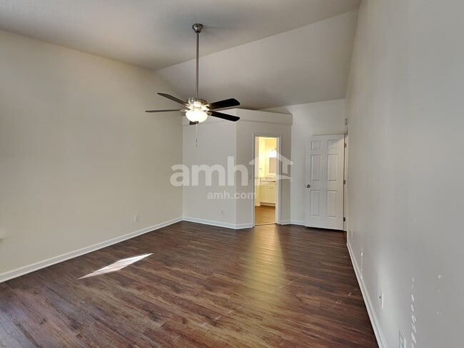 Building Photo - 5918 Highland Grove Dr